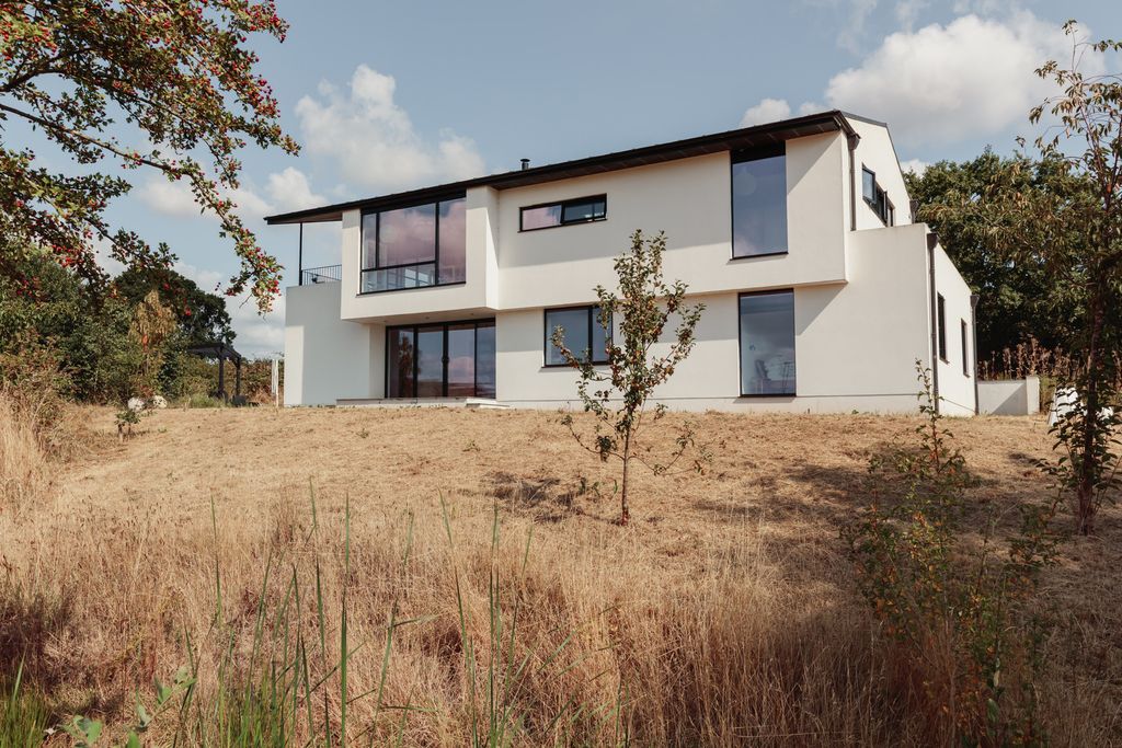 Property photo 2 of 30 309061 - 02_Lyndale_Clare Rodbourne.Jpg