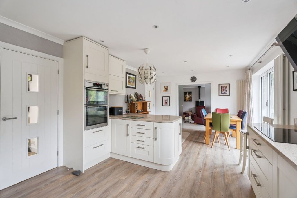 Property photo 2 of 28