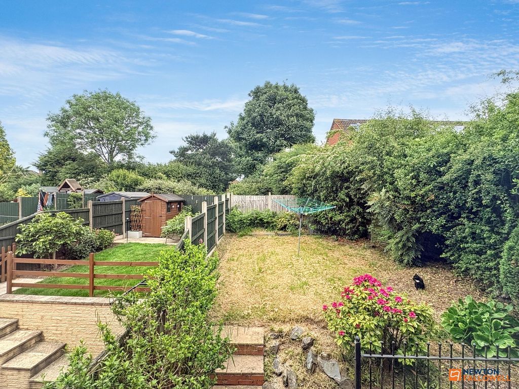 Property photo 3 of 25 Garden
