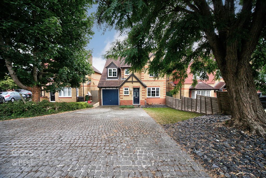 Property photo 2 of 25 4358372