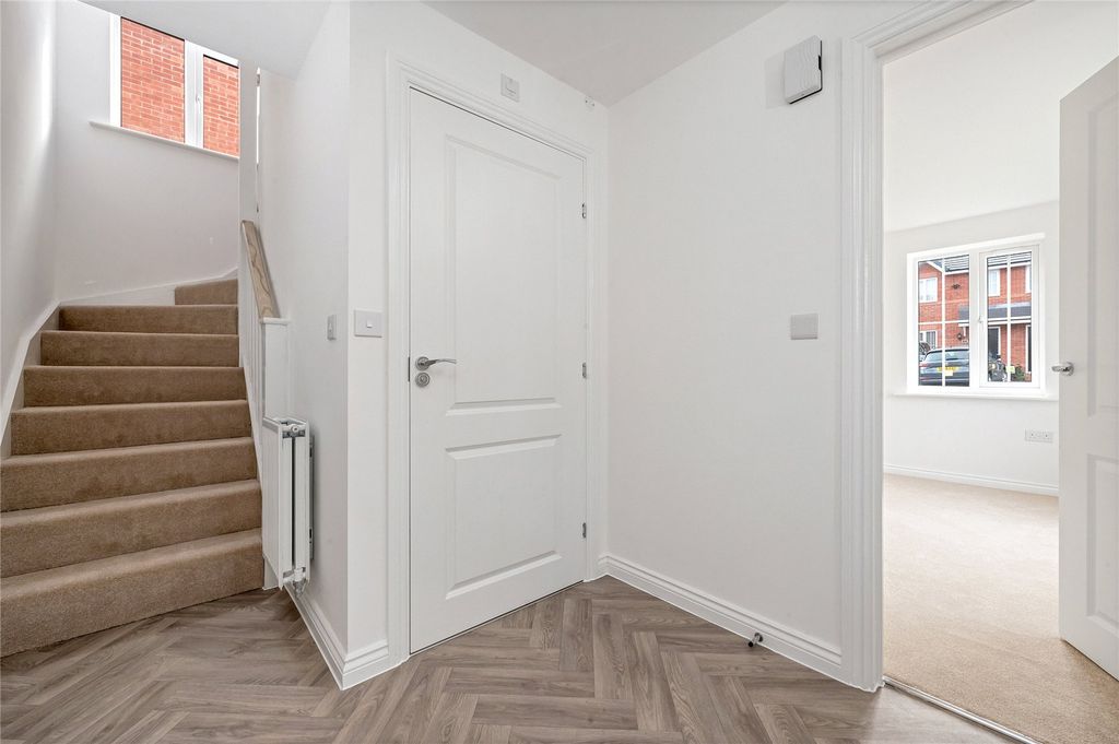 Property photo 2 of 14 Hallway/Stairs