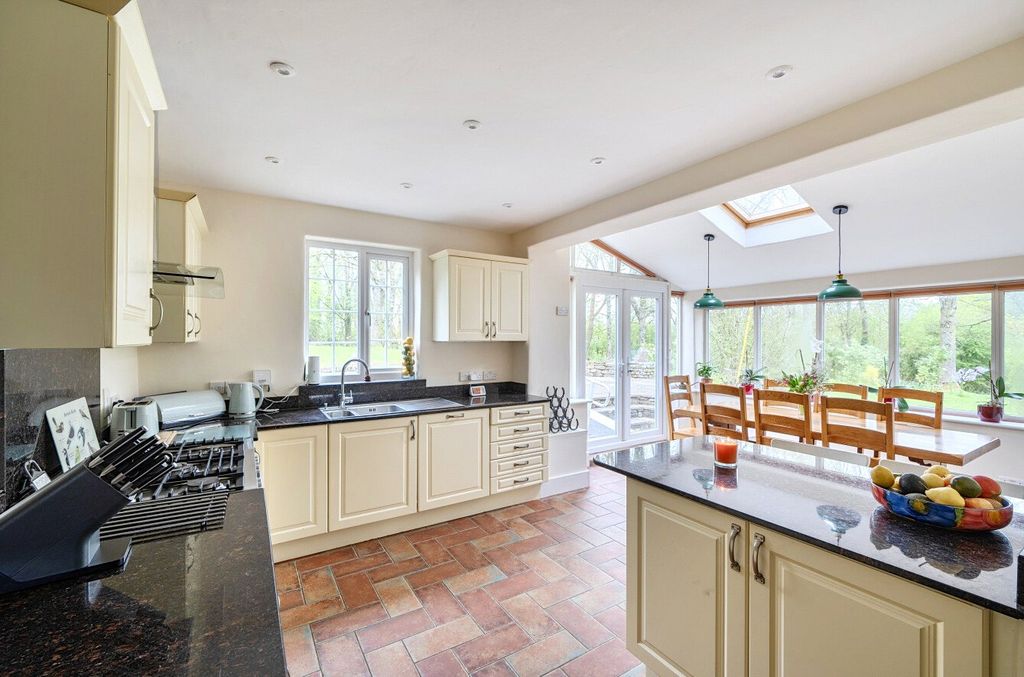 Property photo 2 of 18 Kitchen/Dining Room