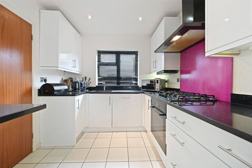 Property photo 2 of 9 Picture No. 12
