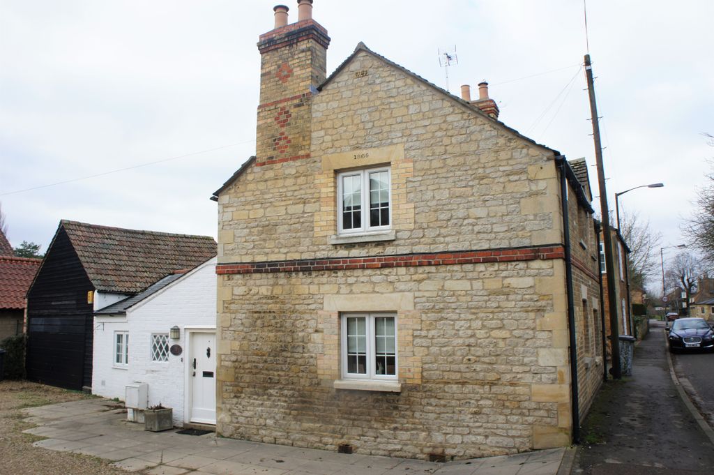 Property photo 2 of 11 Side Aspect