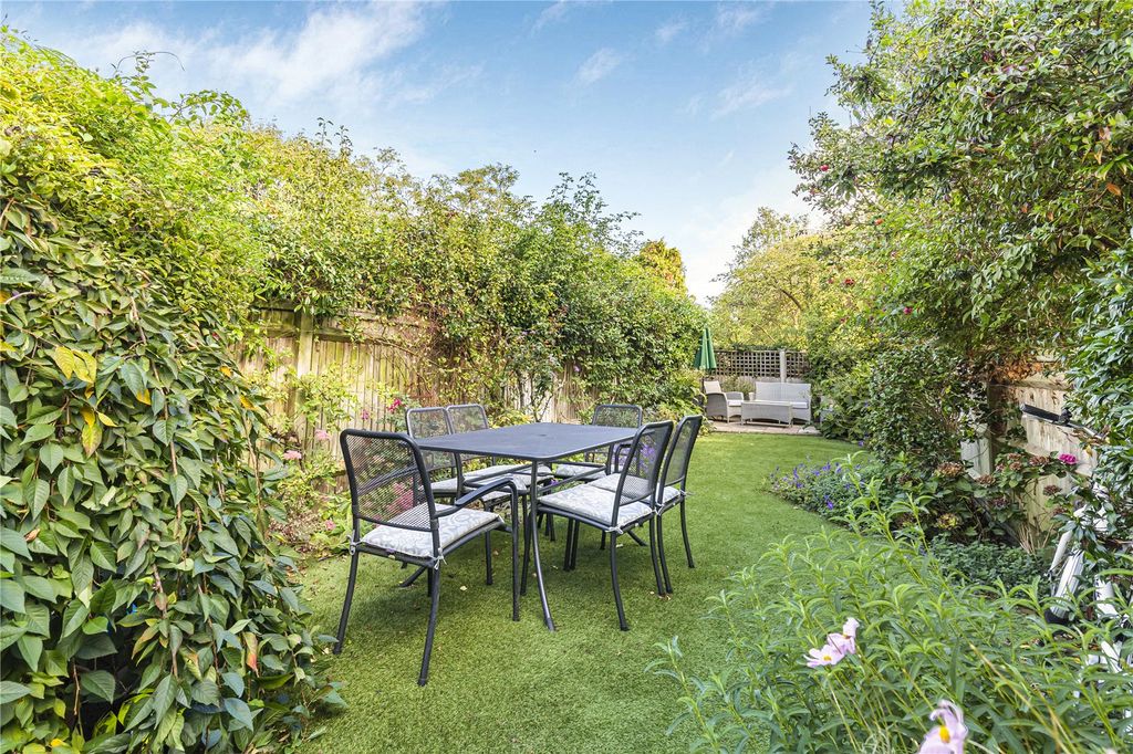 Property photo 3 of 14 Garden