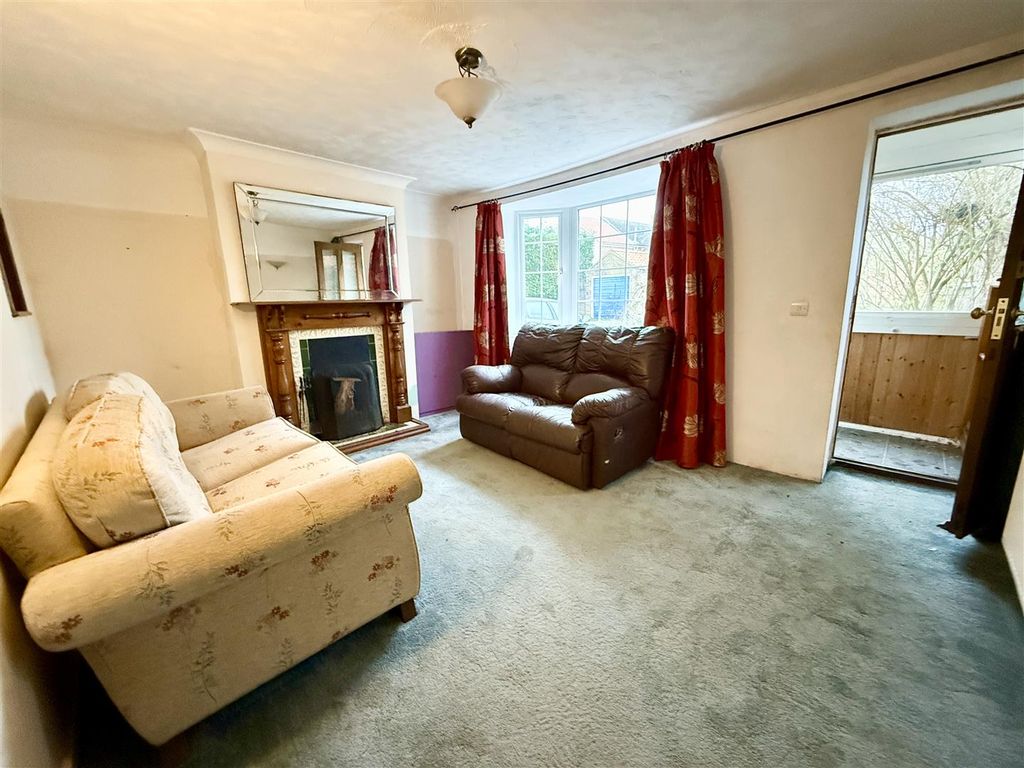 Property photo 2 of 14 Lounge