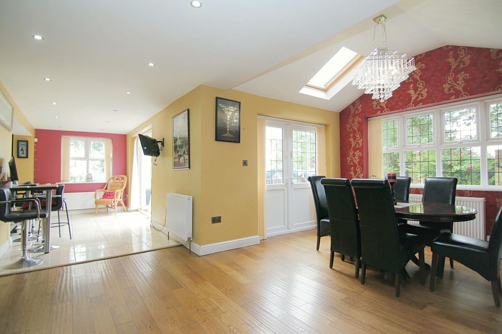 Property photo 2 of 39 Family Dining