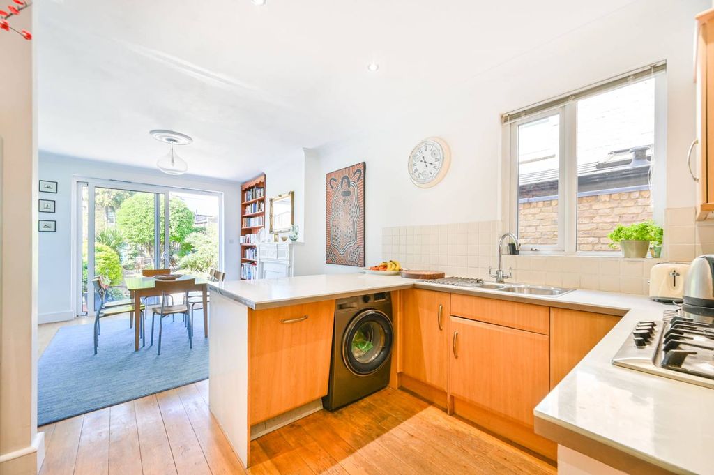 Property photo 3 of 24