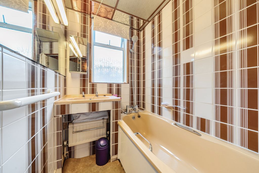 Property photo 3 of 18 1298710-3-6835A9c...