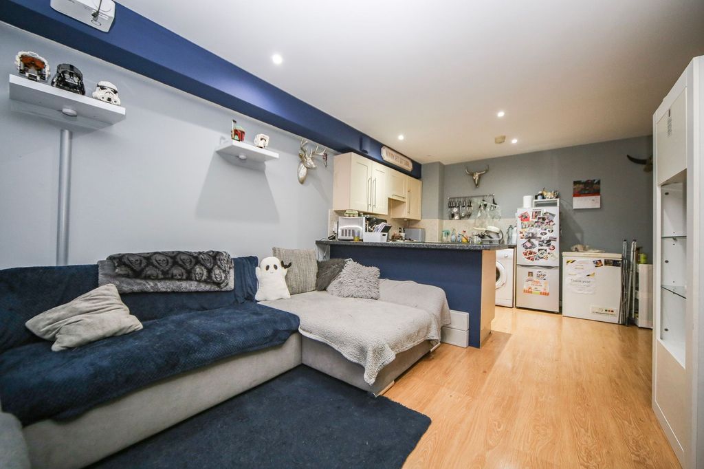 Property photo 3 of 13