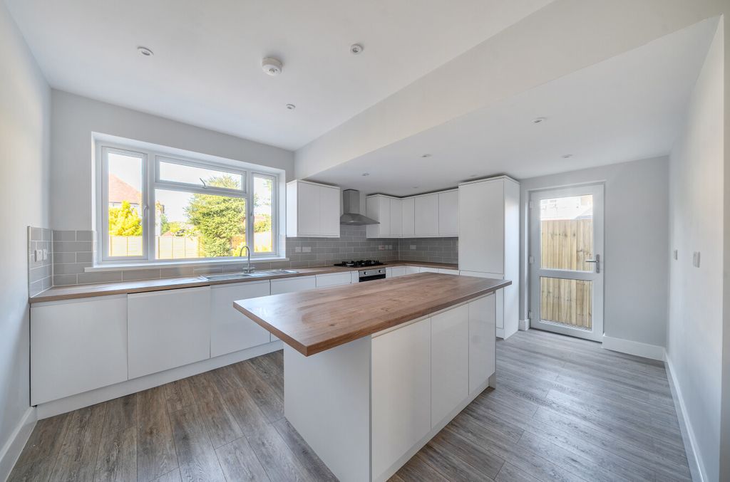 Property photo 2 of 21 1407379-17-69Ea48...