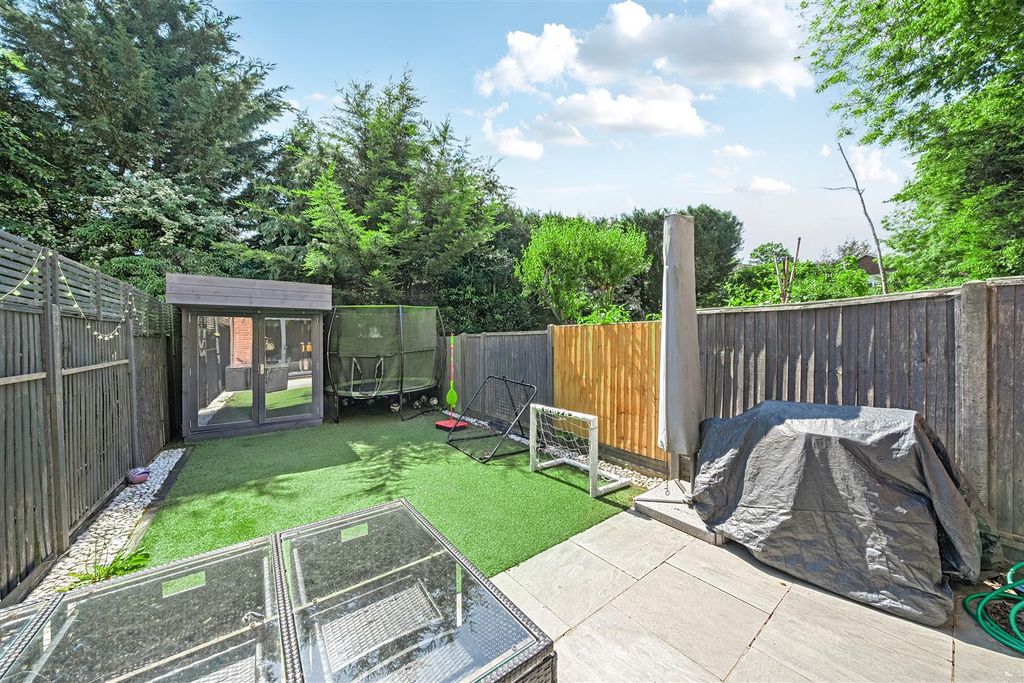 Property photo 3 of 20 Garden:
