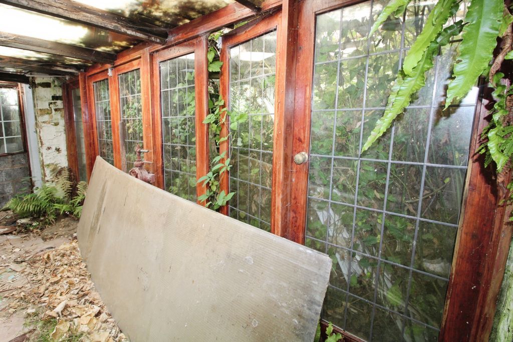 Property photo 2 of 16 Conservatory..Jpg