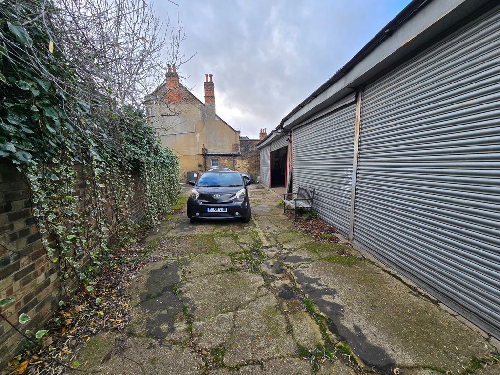 Property photo 3 of 9