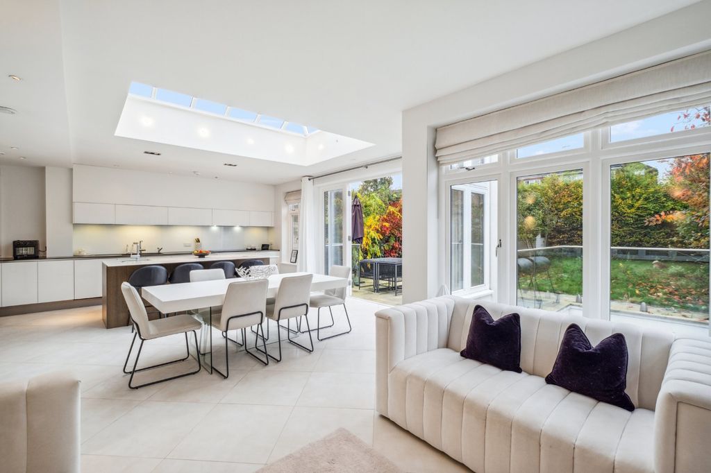 Property photo 2 of 24 Kitchen/Dining