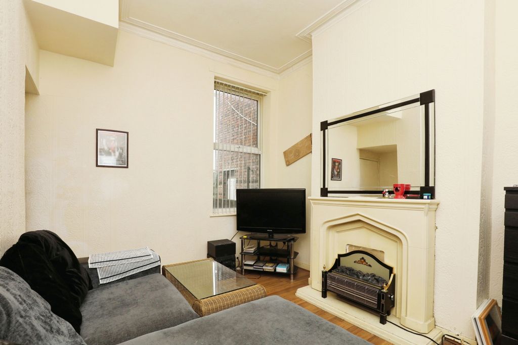 Property photo 2 of 14 Lounge