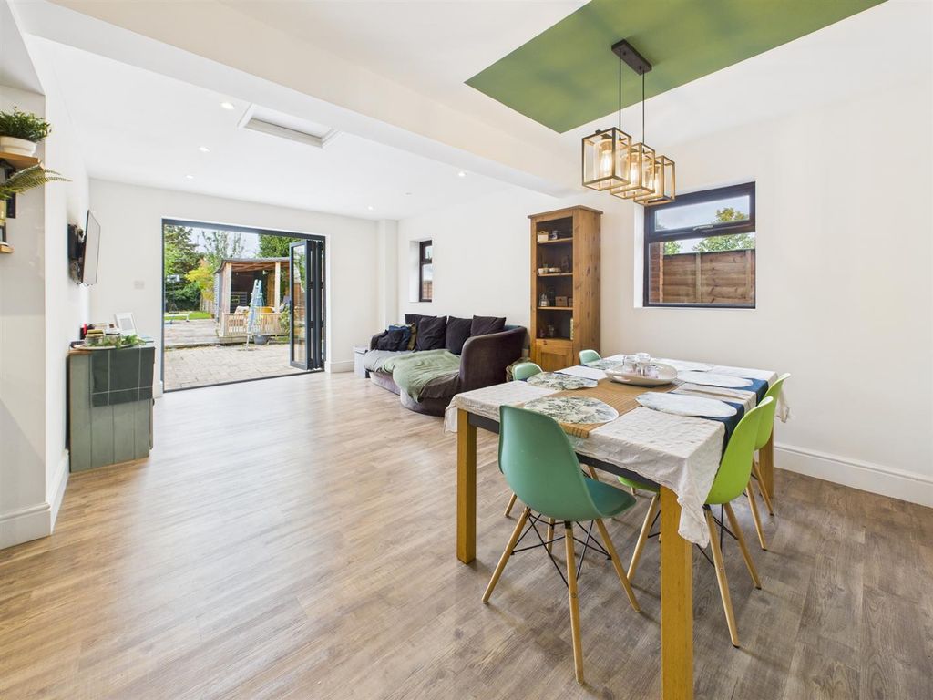 Property photo 3 of 32