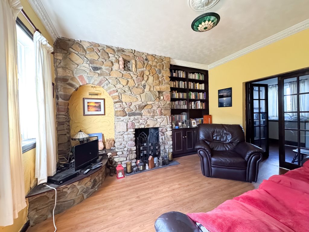 Property photo 2 of 16 South Lackenby Ewemove 5-1