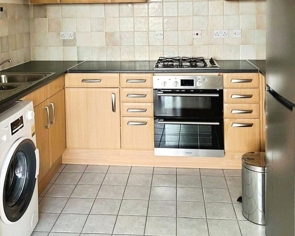 Property photo 3 of 7 Kitchen