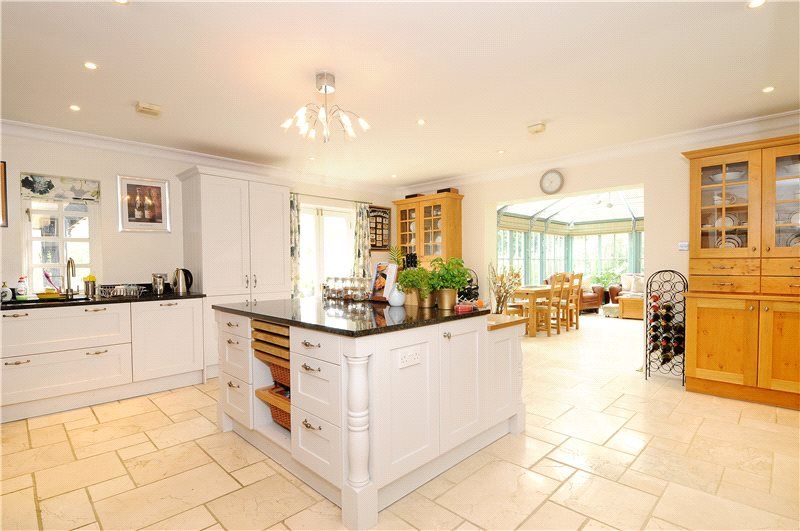 Property photo 2 of 11 Kitchen/Breakfast