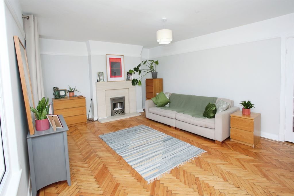 Property photo 3 of 20