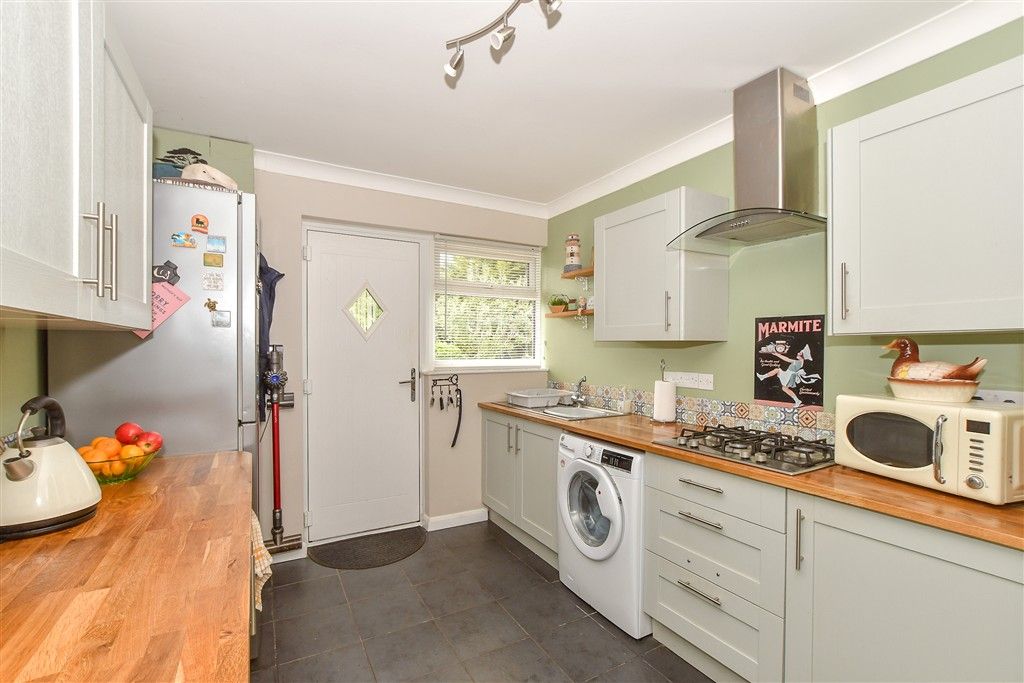 Property photo 3 of 18 Kitchen