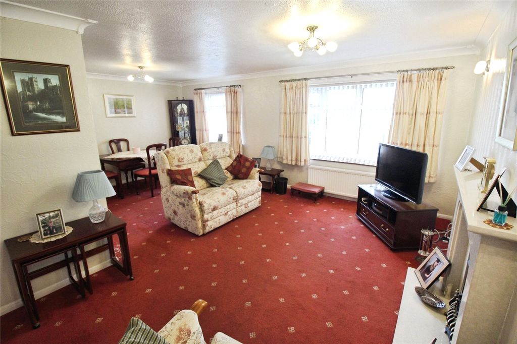 Property photo 2 of 11 Lounge/Diner