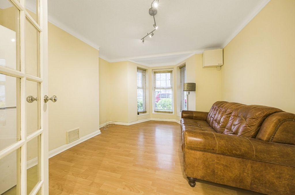 Property photo 3 of 9 Picture No. 04