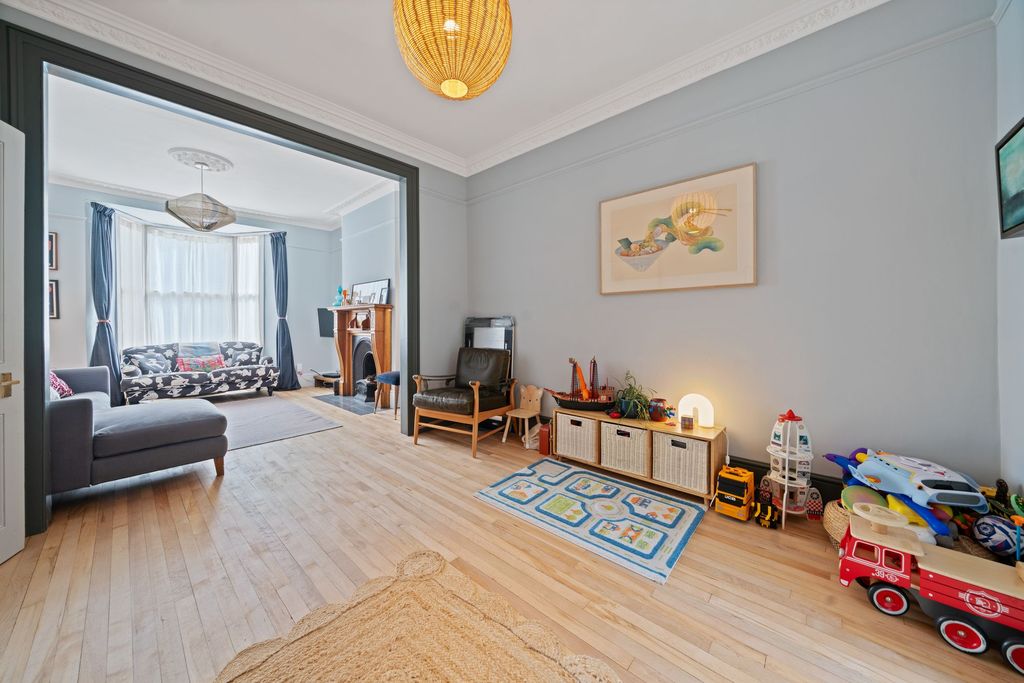 Property photo 2 of 21