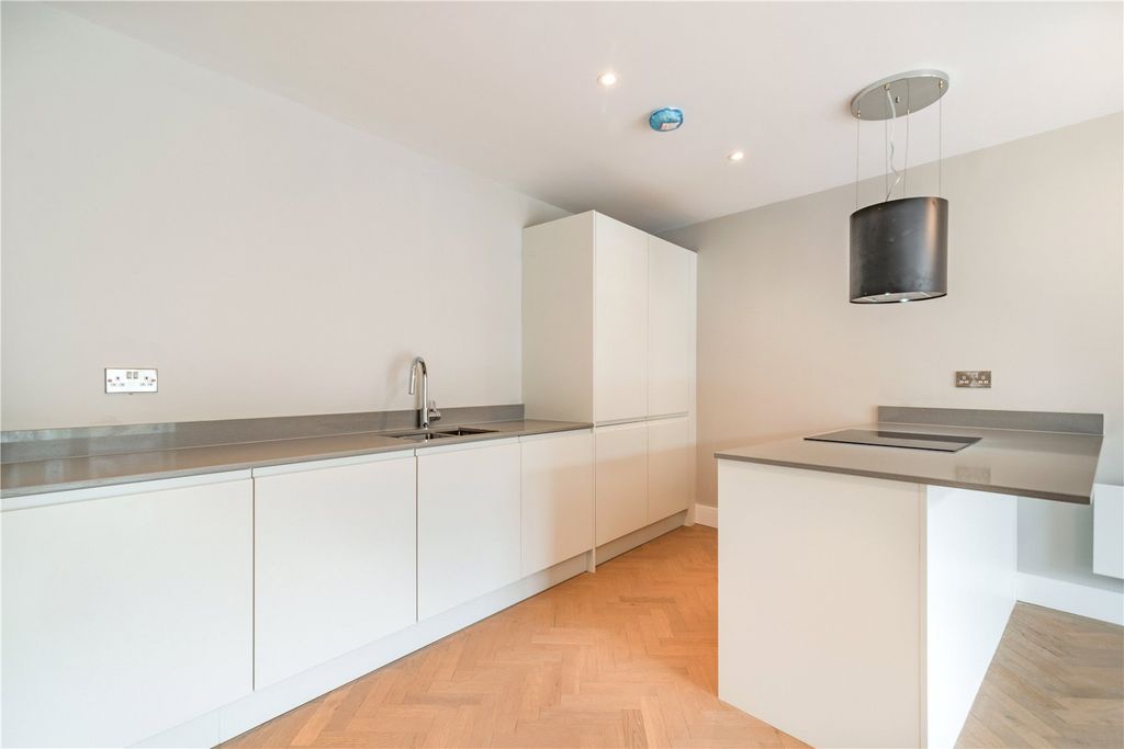 Property photo 3 of 7 Kitchen/Living