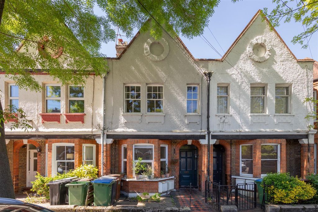 Property photo 1 of 38 Carr Road, E17