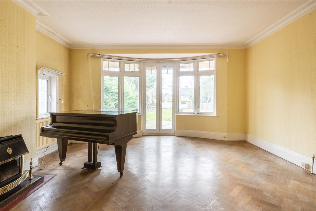 Property photo 2 of 25 43 Croham Park Avenue-5.Jpg