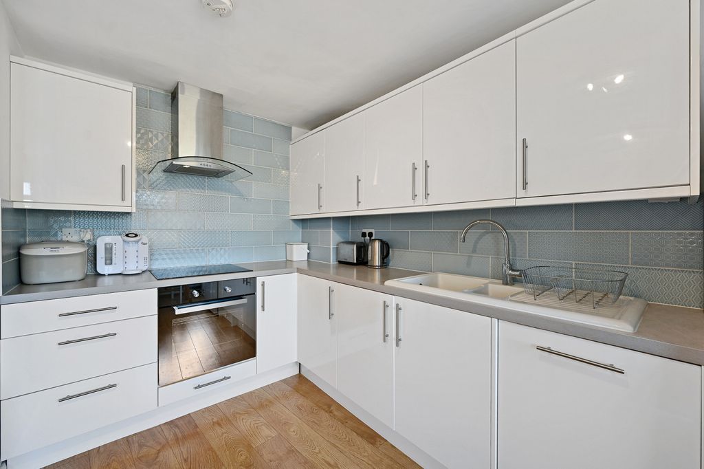 Property photo 3 of 10 Rcbb- 4c Potters Road- Kitchen 3 (1)