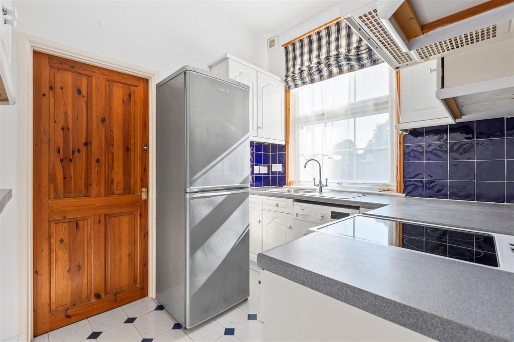 Property photo 3 of 17 Kitchen