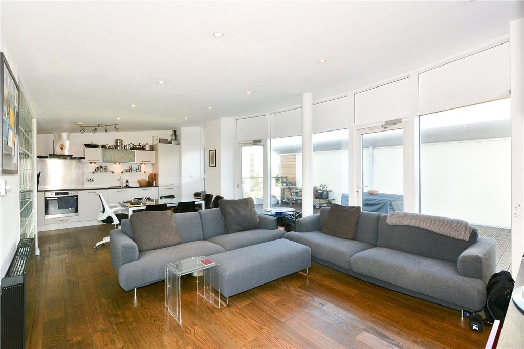 Property photo 1 of 16 Reception