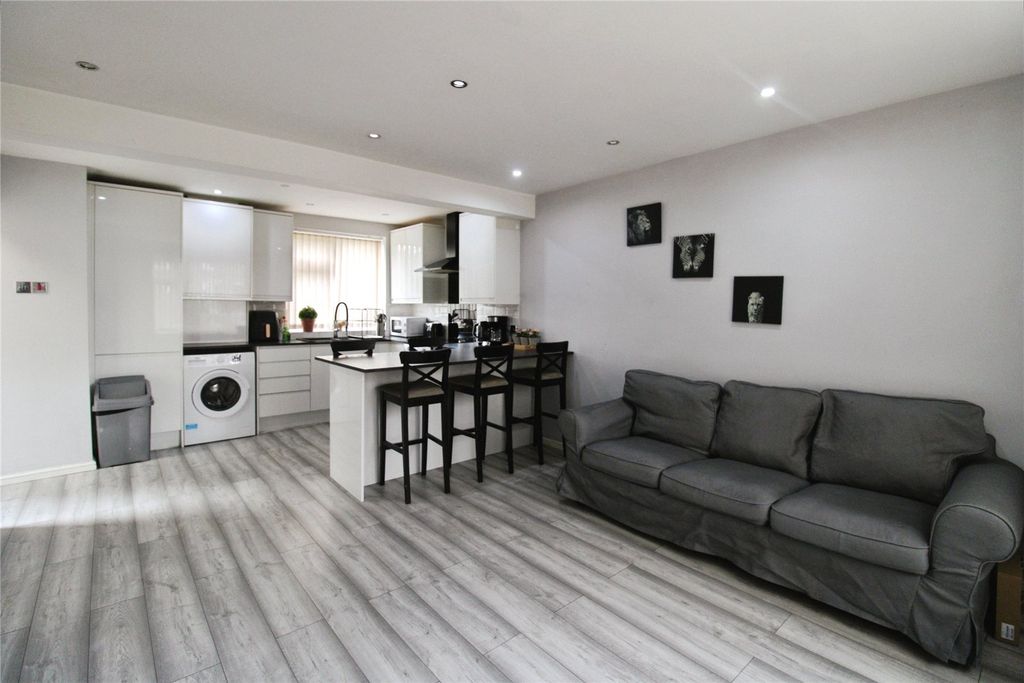 Property photo 2 of 10 Picture No. 15