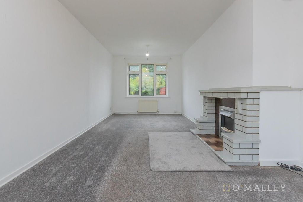 Property photo 3 of 16 Living Room