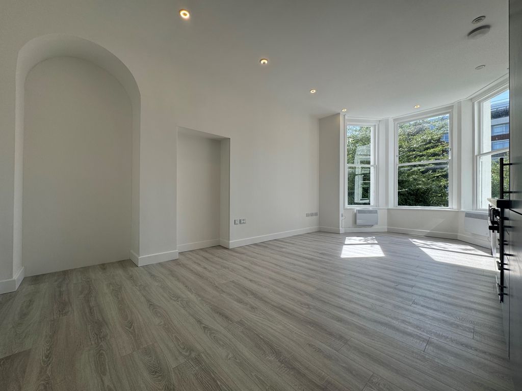 Property photo 3 of 6 Living Room