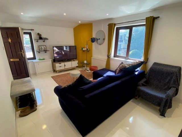 Property photo 3 of 8 4