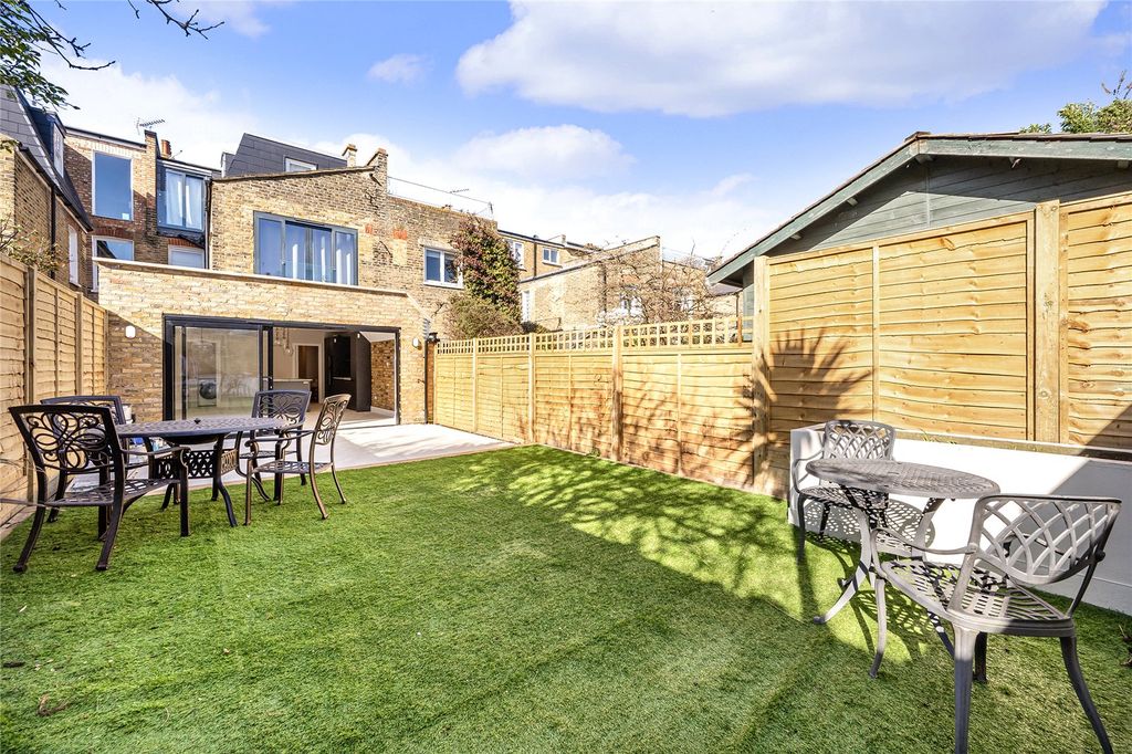 Property photo 2 of 14 Garden