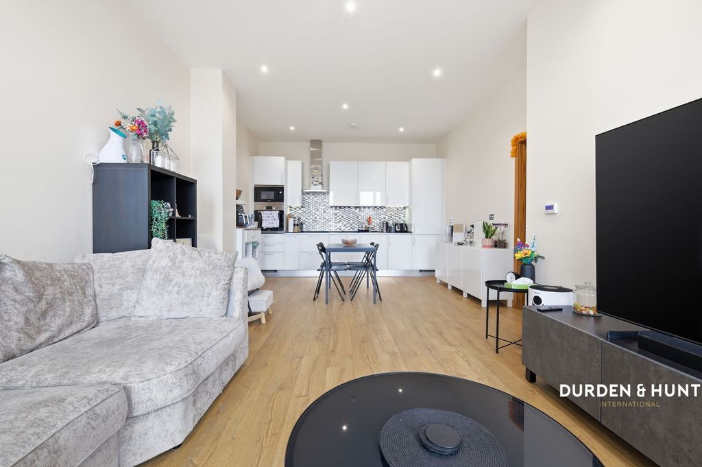 Property photo 2 of 18