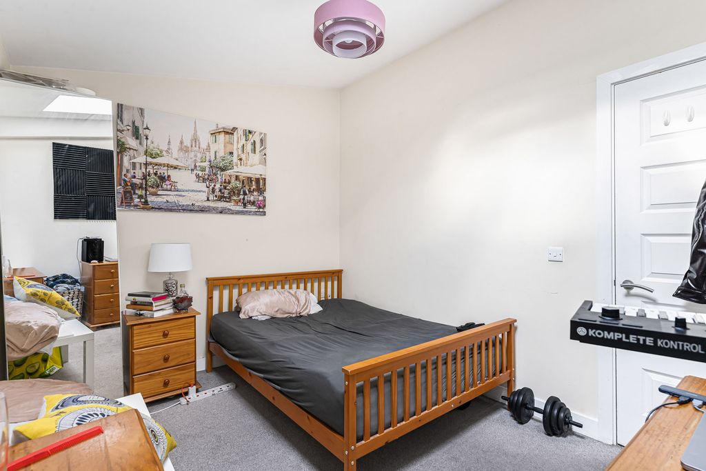 Property photo 3 of 16 Bedroom