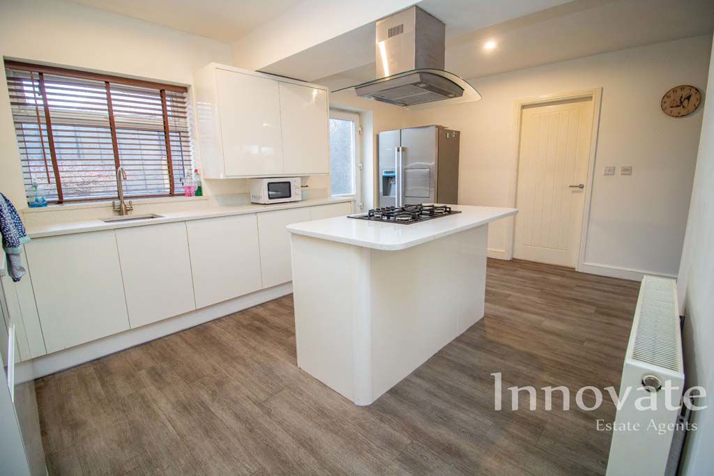 Property photo 3 of 17 Photo 6