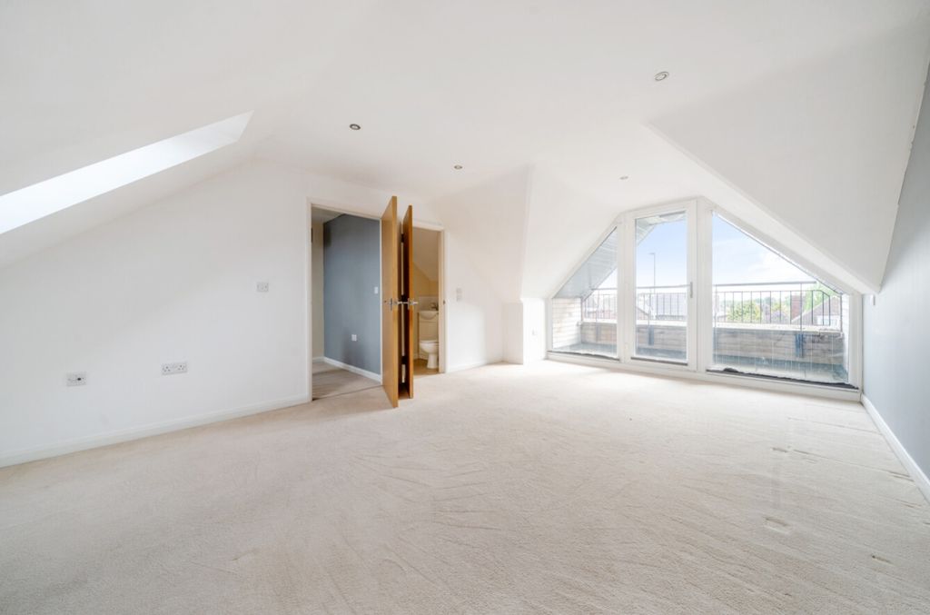 Property photo 3 of 18 14-681B23Fddfd52-1286346-Arw-14