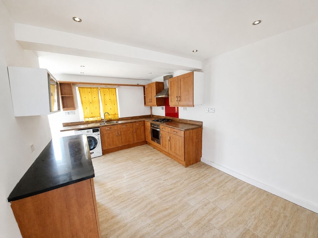 Property photo 3 of 9 Dining Kitchen