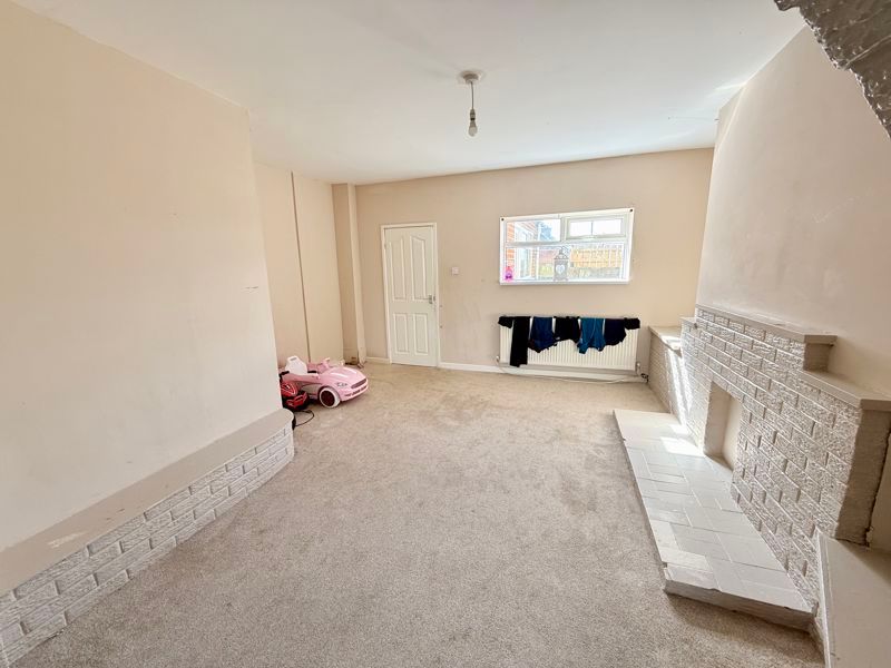 Property photo 3 of 9 Photo 6