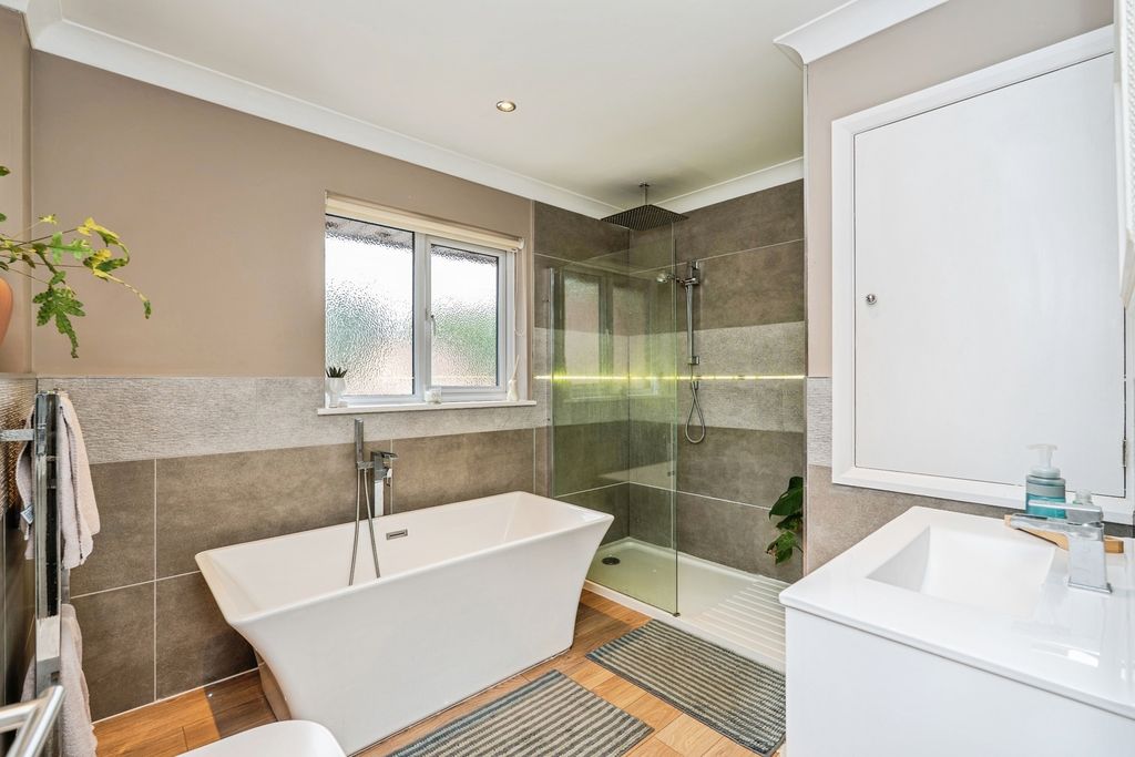 Property photo 3 of 17 Photo