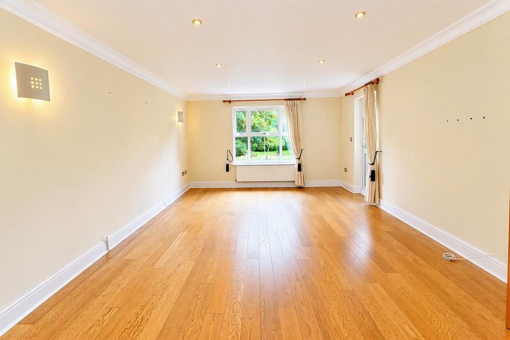 Property photo 2 of 11 Image