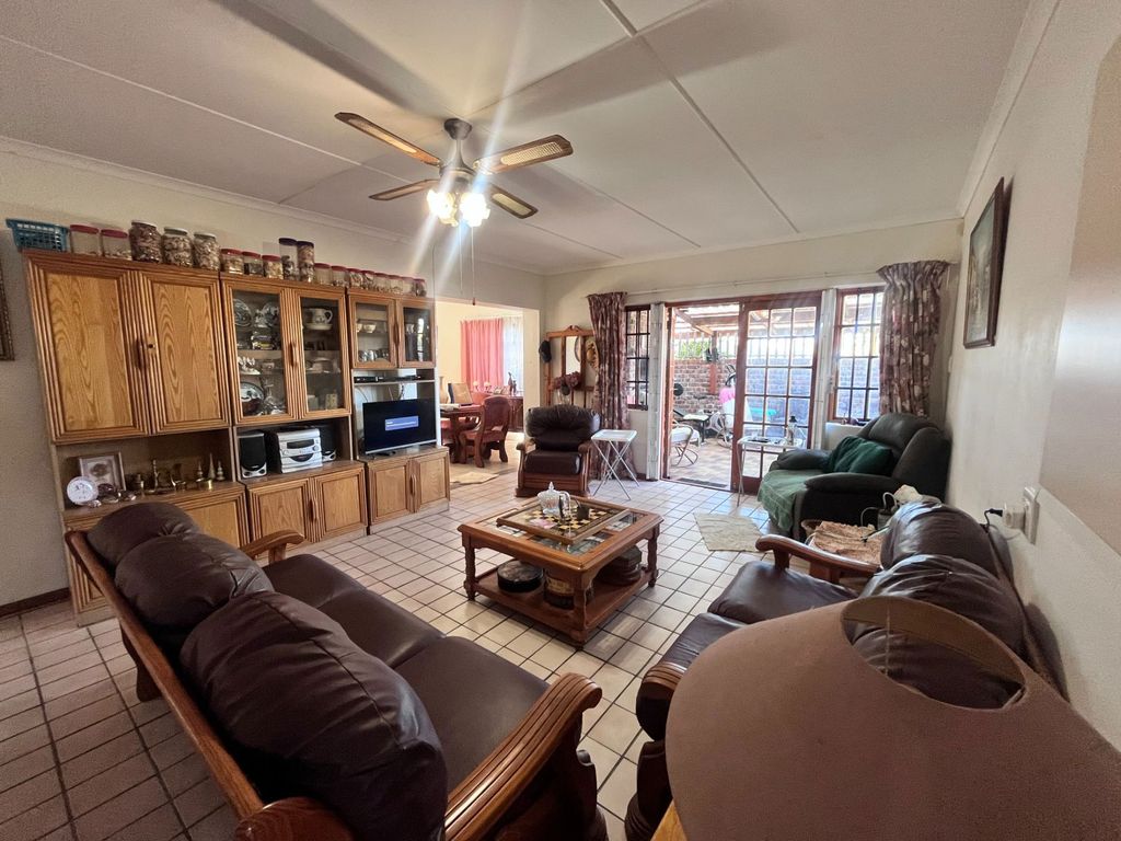 Property photo 2 of 32 1Jf1705116