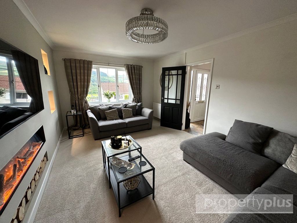 Property photo 2 of 27 Picture No. 41